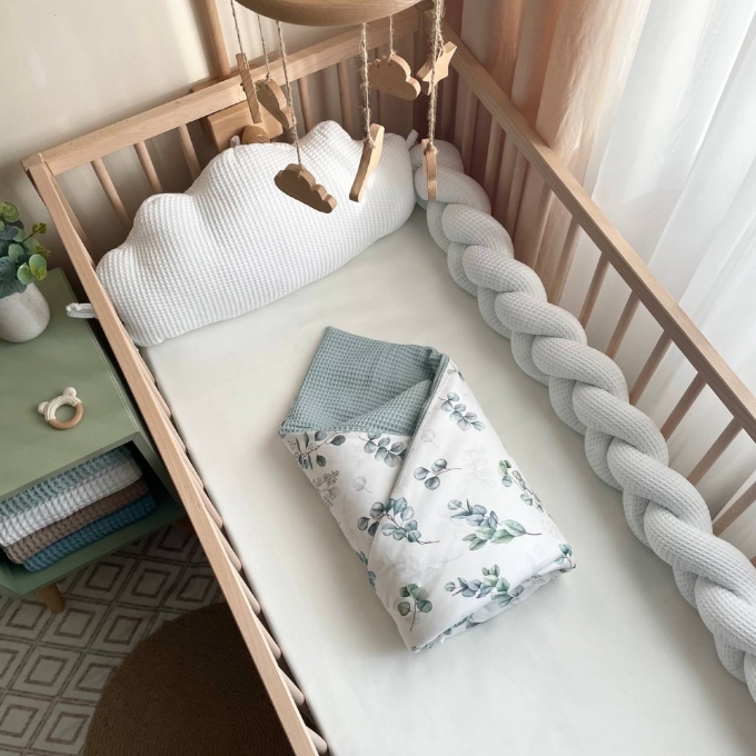 Pernuta decorativa patut bebe din tesatura vafe Norisor alb6